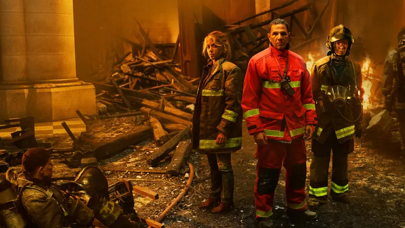 "Notre-Dame, la part du feu": Netflix dévoile la première série sur l'incendie