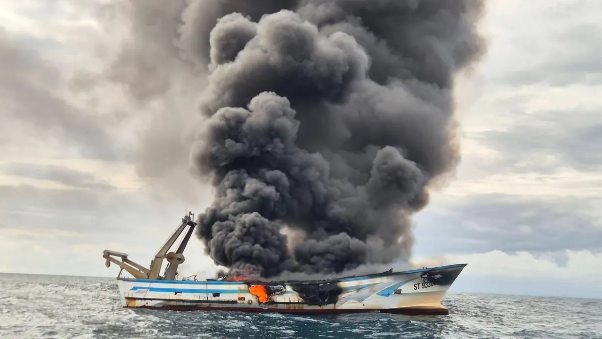 SNSM - Sète : un chalutier prend feu, l’équipage contraint de se jeter à l’eau